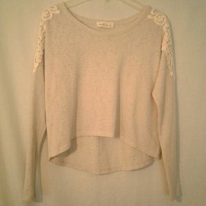 A & F EUC Oversized Top High Low Hem Lace Detail